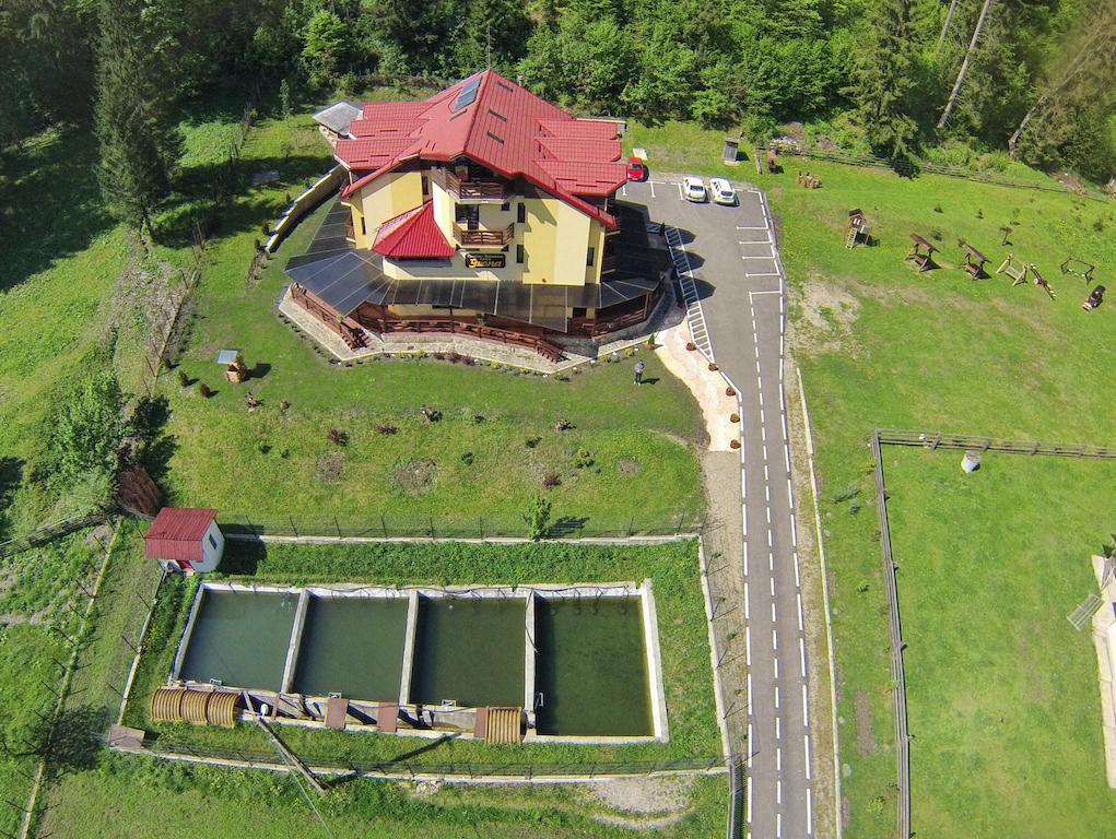 Pensiunea Geona Poiana Teiului Buitenkant foto