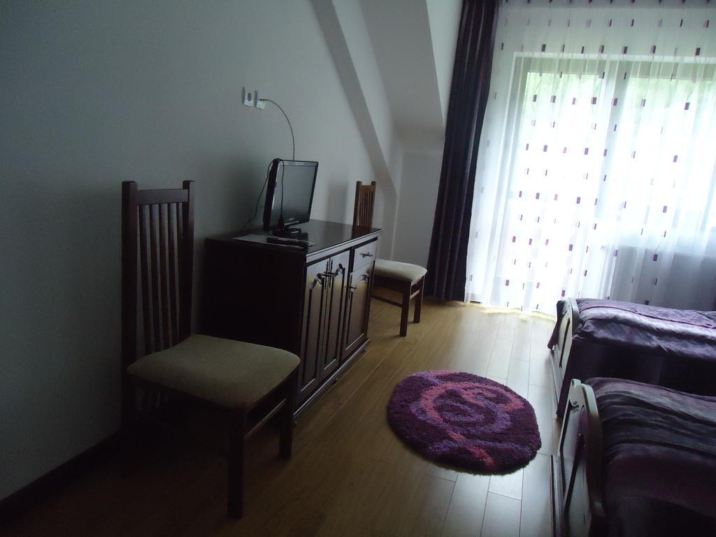 Pensiunea Geona Poiana Teiului Kamer foto